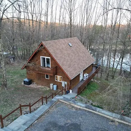 Lovely Liberty Chalet On The Waterfront Exterior foto