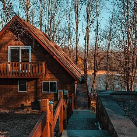 Lovely Liberty Chalet On The Waterfront Exterior foto