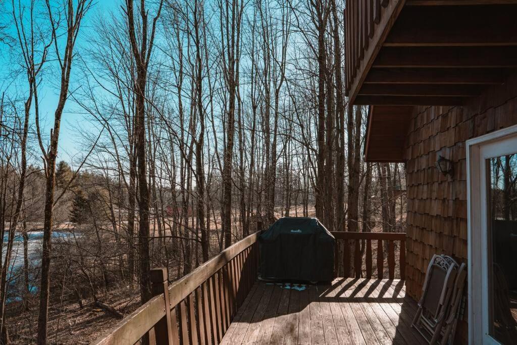Lovely On The Waterfront Chalet